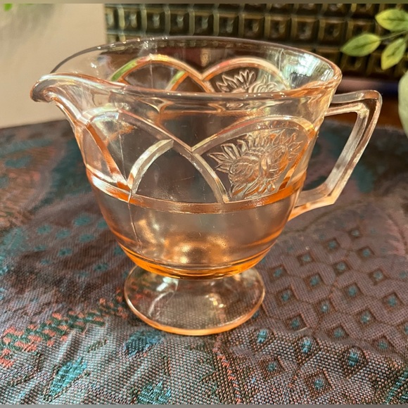 Federal Depression Rosemary "Dutch Rose" Pink Handled & Footed Creamer - Picture 2 of 12